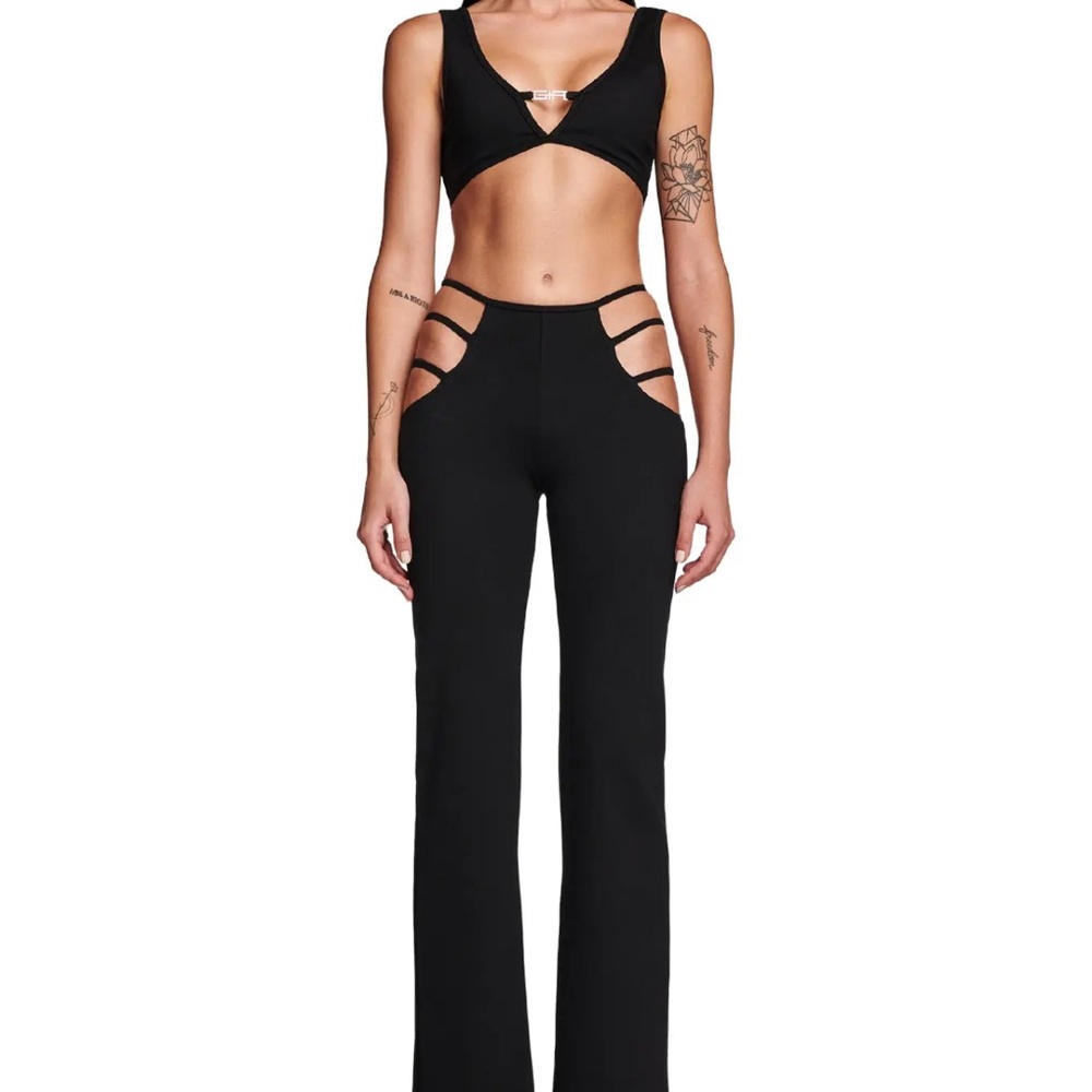I am gia lucid set in black